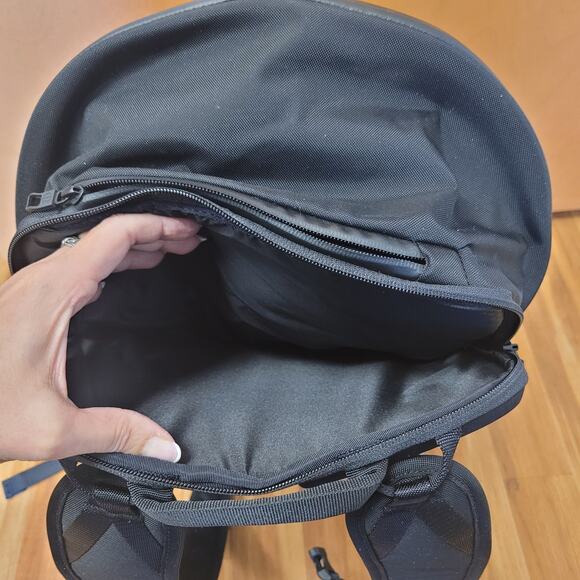 Lululemon More Miles Active Backpack 17L Laptop Hardback Sleek Clean Travel Corp - Picture 7 of 15